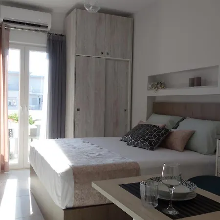 Blue Sky Apartment *
